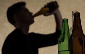 Продали алкоголь підлітку: адміністраторка з Хмельниччини намагалася відкупитися від поліції