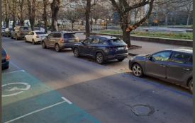 У центрі Хмельницького впровадили платну стоянку — які штрафи загрожують водіям