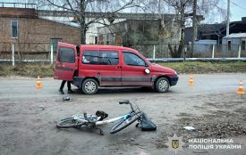 У Нетішині автівка збила велосипедиста: чоловіка ушпиталили