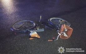 Неповнолітній збив велосипедистку на Хмельниччині. Жінка в лікарні