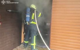 На Хмельниччині за день спалахнули три будівлі: рятувальники назвали одну причину