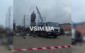Розпочали консервацію памʼятника Богдану Хмельницькому на привокзальній площі (ВІДЕО)