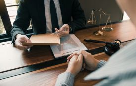 Майже 800 адвокатів працюють на Хмельниччині: скільки їх загалом в Україні