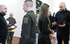 Рідним двох воїнів з Хмельницького району вручили державні нагороди
