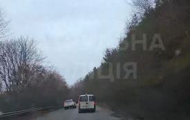 На Хмельниччині водійка здійснила заборонений обгін перед патрульними (ВІДЕО)