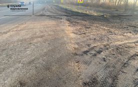 Агротехніка забруднює траси Хмельниччини: шляховики попереджають про штрафи