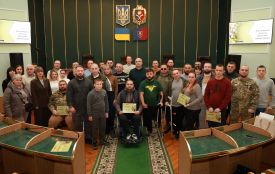 На Хмельниччині ветеранам і родинам загиблих вручили сертифікати на житло