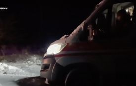 Буксирували «швидку» з хворим: як Хмельниччина пережила добу негоди