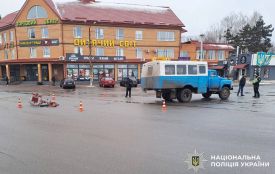 Жінка в реанімації: на Хмельниччині водійку електровелосипеда збила вантажівка