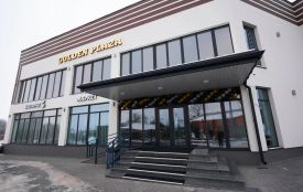 Дізналися ім’я посадовця міграційної служби, дружина якого збудувала ТЦ за 14 мільйонів