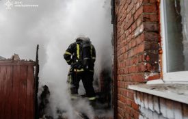 У Хмельницькому 10 рятувальників гасили пожежу квартири