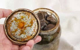 Перший випадок у 2026 році: до хмельницької інфекційки госпіталізували чоловіка з ботулізмом