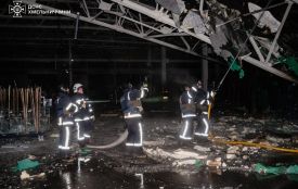 Ворог атакував підприємство у Хмельницькому районі: рятувальники показали наслідки