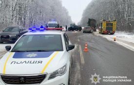 На Хмельниччині зіткнулися два авто: водій в реанімації