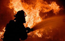 За добу на Хмельниччині горіло пять будинків: врятували жінку