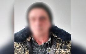 Хмельничанин роками кривдив 78-річну матір: чоловікові оголосили підозру