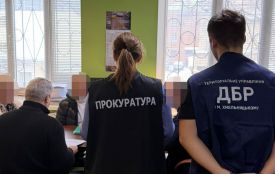 15 тисяч євро за виїзд за кордон: судитимуть митника, якого затримали в Кам’янці