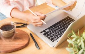 Буде суд над реєстраторкою, яка змінила координати і цільове призначення землі біля Хмельницького