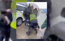 Патрульні, кайданки, ТЦК: деталі затримання чоловіка на Пілотській