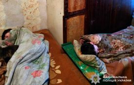 Жебракували на вулицях: поліція забрала п’ятьох дітей у жительки Хмельниччини