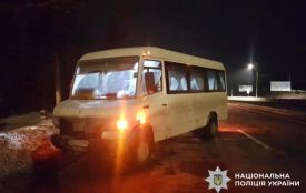 Автобус збив пішохідку поблизу Хмельницького: жінка в лікарні