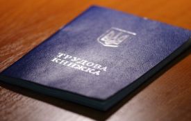 Через помилку в прізвищі вчителю з Хмельниччини не зарахували стаж: справу вирішив суд