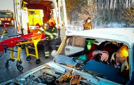 ДТП на Хмельниччині: рятувальники діставали водія із пошкодженої автівки (ВІДЕО)