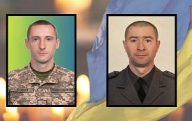 На щиті двоє воїнів з Хмельниччини: Андрій Бельський та Юрій Шокот