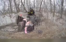 На Хмельниччині авто злетіло в кювет і перекинулося: пасажирів витягували патрульні