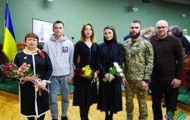 У Хмельницькому презентували книгу матері загиблого азовця про захисників Маріуполя