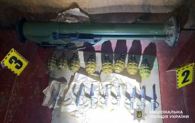 Біля Хмельницького в авто виявили гранати та гранатомет: водієві оголосили підозру