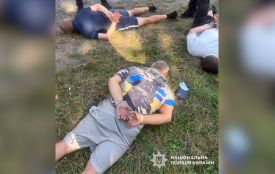 Судитимуть банду, яка зі зброєю нападала на будинки на Хмельниччині