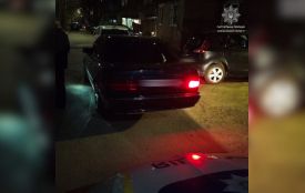 У Хмельницькому патрульні застосовували силу до водія Mercedes, який скоїв ДТП