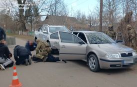 Дві схеми збуту наркотиків викрили на Хмельниччині: затримано сімох осіб