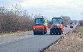 На дорогах Хмельниччини ремонтують покриття: де працюють шляховики