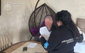 На Хмельниччині безкоштовний адвокат вимагав у клієнта $6 тисяч для впливу на суд