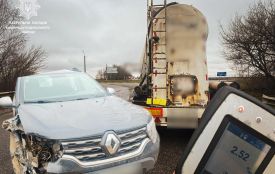 ДТП з вантажівкою на Хмельниччині: водій легковика втік з місця аварії