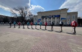 Біля кінотеатру Шевченка облаштували великодню виставку писанок (ФОТО, ВІДЕО)