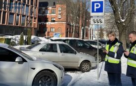 У Хмельницькому запрошують на роботу спеціалістів-інспекторів з паркування: які умови