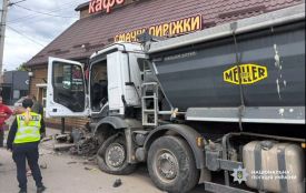 Смертельна ДТП з вантажівкою біля кафе у Правдівці: що загрожує водію