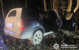 На Хмельниччині водій загинув у ДТП: авто врізалося в дерево