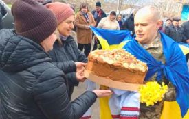 Мати не дожила: на Хмельниччині зустріли військового після двох років полону
