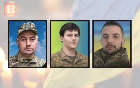 На щиті повертаються воїни з Хмельниччини: Богдан Желізний, Олексій Іолтухівський та Микита Мартинюк