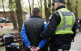 Стрілянина у дворі багатоповерхівки у Хмельницькому: що відомо про інцидент