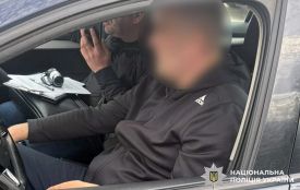 Обіцяв авто для фронту і “повернення тіла”: на Хмельниччині викрили шахрая