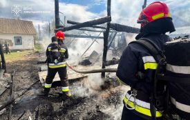 Житловий будинок і сміття: за добу на Хмельниччині виникло 5 пожеж