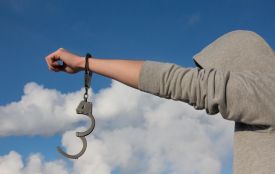 Вирвався від конвою: 23-річний житель Хмельницького району втік з-під варти
