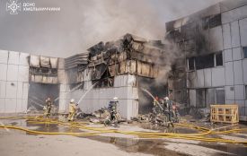 Рятувальники показали, як гасили пожежу в автосалоні «Toyota» (ФОТО, ВІДЕО)