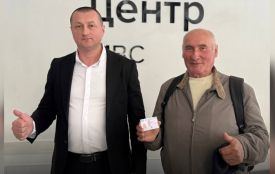 На Хмельниччині 72-річний чоловік уперше отримав водійське посвідчення