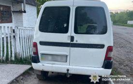 На Хмельниччині 78-річний водій збив 18-річного хлопця, рухаючись заднім ходом